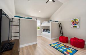 Five-Bedroom Home with Courtyard Pool Near Sand Hollow Reservoir - Hurricane, Utah