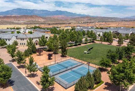 Five-Bedroom Home with Courtyard Pool Near Sand Hollow Reservoir - Hurricane, Utah