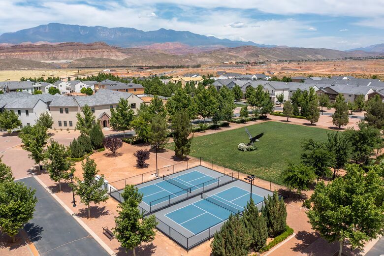 Five-Bedroom Home with Courtyard Pool Near Sand Hollow Reservoir - Hurricane, Utah