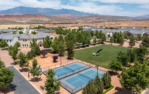 Five-Bedroom Home with Courtyard Pool Near Sand Hollow Reservoir - Hurricane, Utah