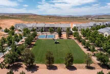 Five-Bedroom Home with Courtyard Pool Near Sand Hollow Reservoir - Hurricane, Utah
