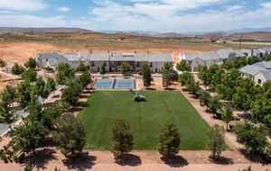 Five-Bedroom Home with Courtyard Pool Near Sand Hollow Reservoir - Hurricane, Utah