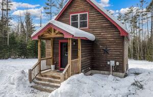 Classic Maine Chalet Near Sunday River with Firepit and Bonus Living Space - Bethel, Maine