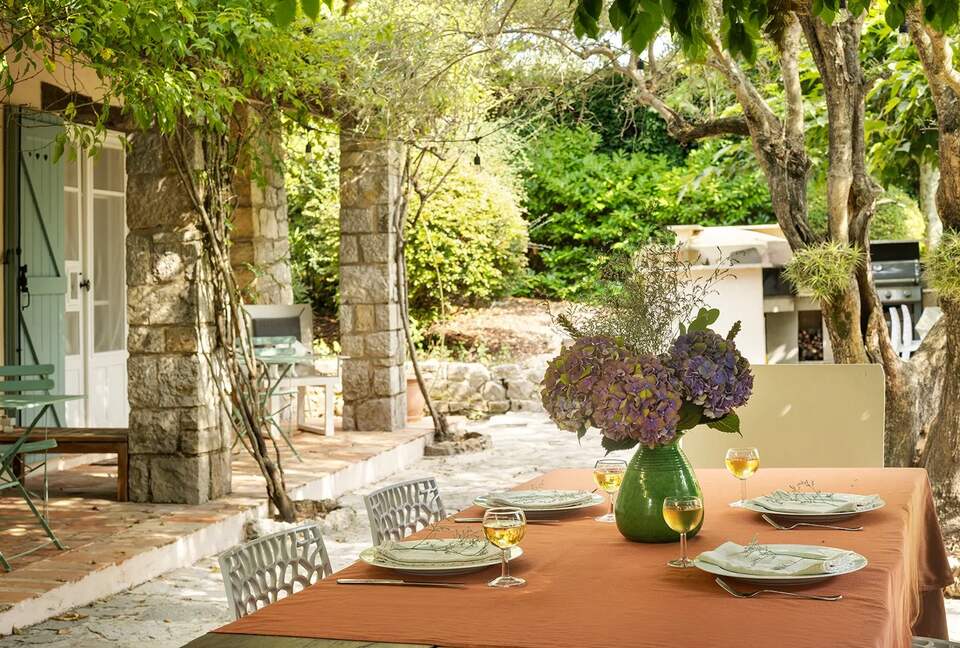 A Provençal Culinary & Historical Haven - Châteauneuf-Grasse, France