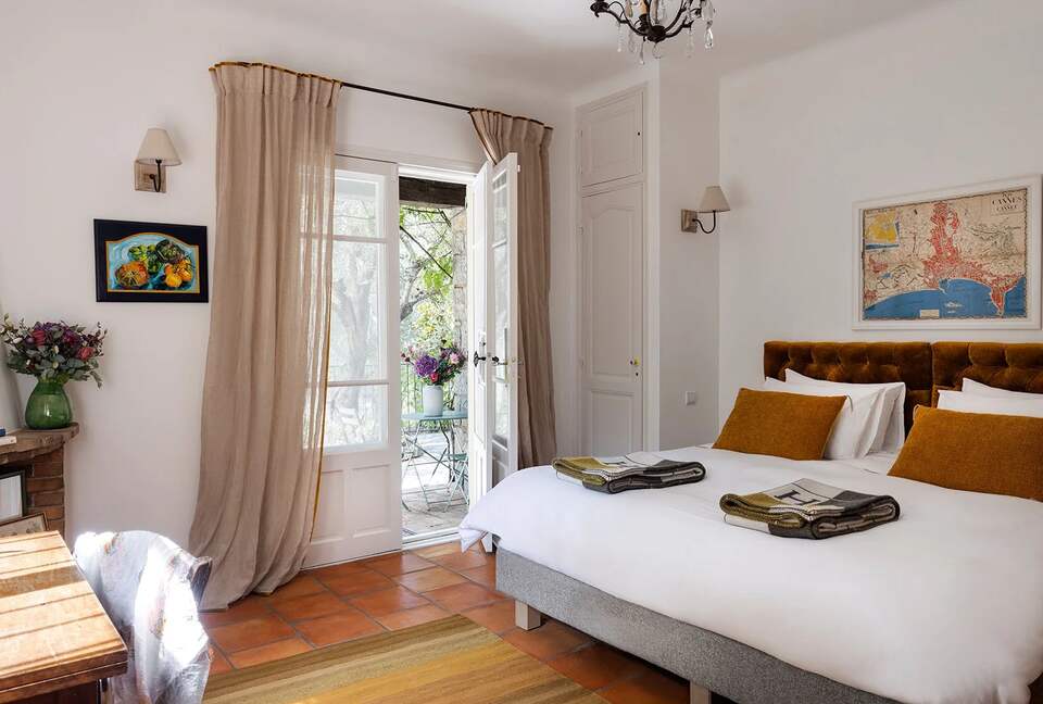 A Provençal Culinary & Historical Haven - Châteauneuf-Grasse, France