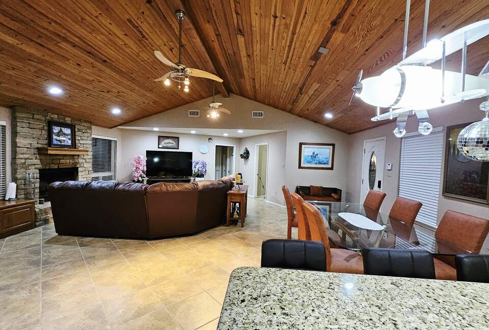 Relaxed Lake Texoma Home with Water Views - Kingston, Oklahoma