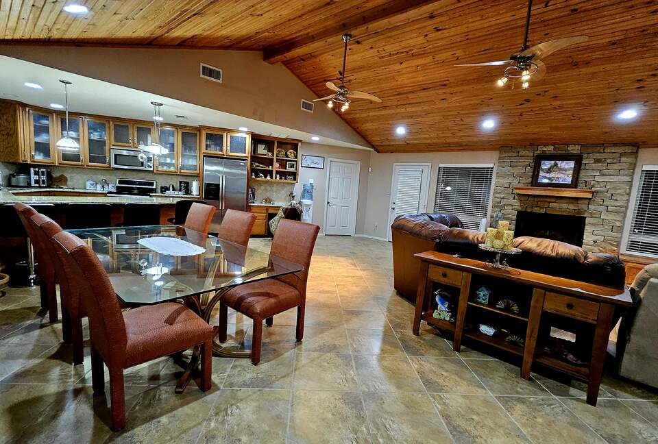 Relaxed Lake Texoma Home with Water Views - Kingston, Oklahoma