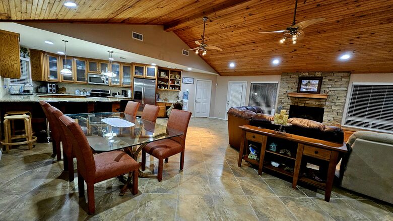 Relaxed Lake Texoma Home with Water Views - Kingston, Oklahoma