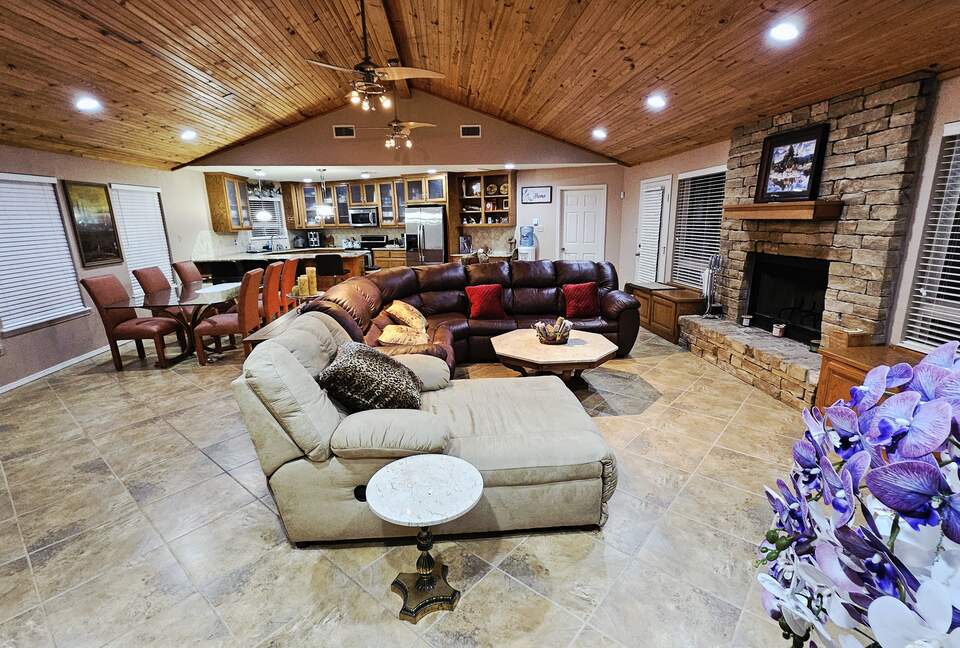 Relaxed Lake Texoma Home with Water Views - Kingston, Oklahoma