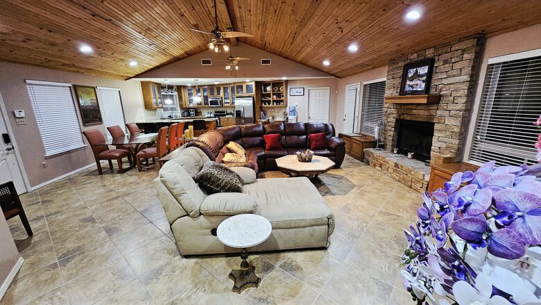 Relaxed Lake Texoma Home with Water Views - Kingston, Oklahoma