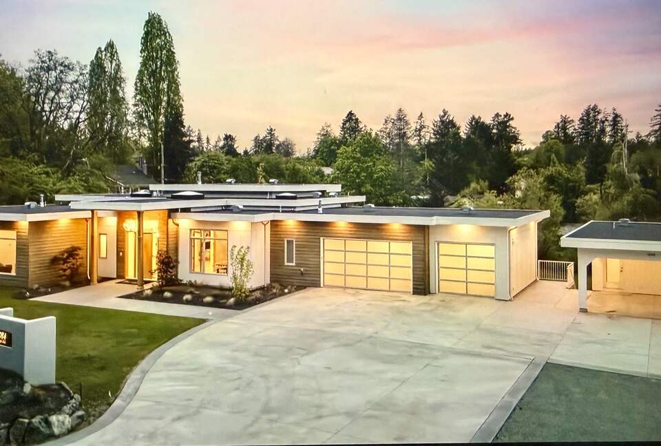 Private Valley Estate with Pool and Hot Tub near Sidney and Victoria - North Saanich, Canada