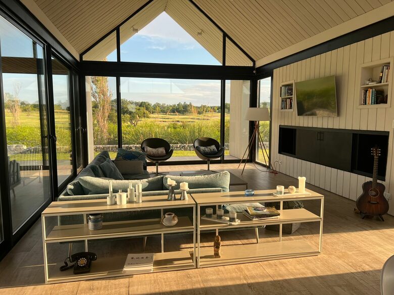 An Elegant Home on the Carmelo Golf Course - Carmelo, Uruguay