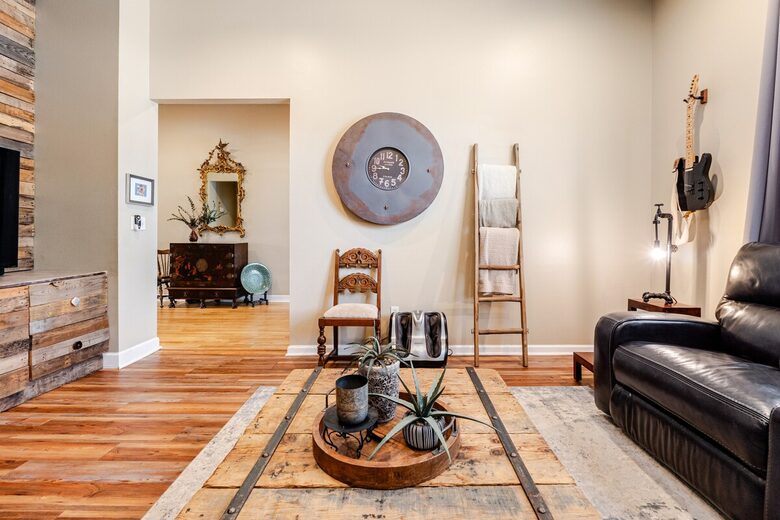 Lakefront Living with Hot Tub & Dock in the Heart of Orlando - Orlando, Florida