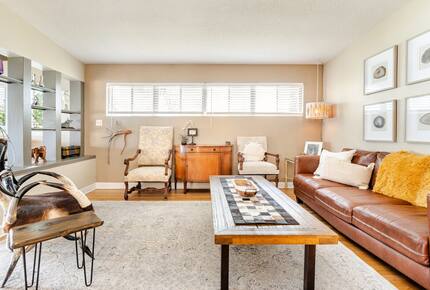 Lakefront Living with Hot Tub & Dock in the Heart of Orlando - Orlando, Florida