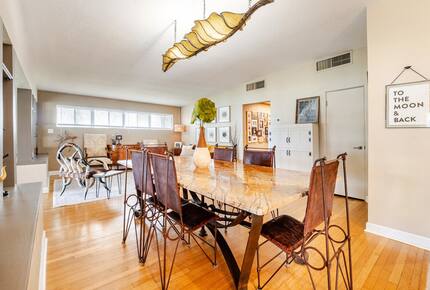 Lakefront Living with Hot Tub & Dock in the Heart of Orlando - Orlando, Florida