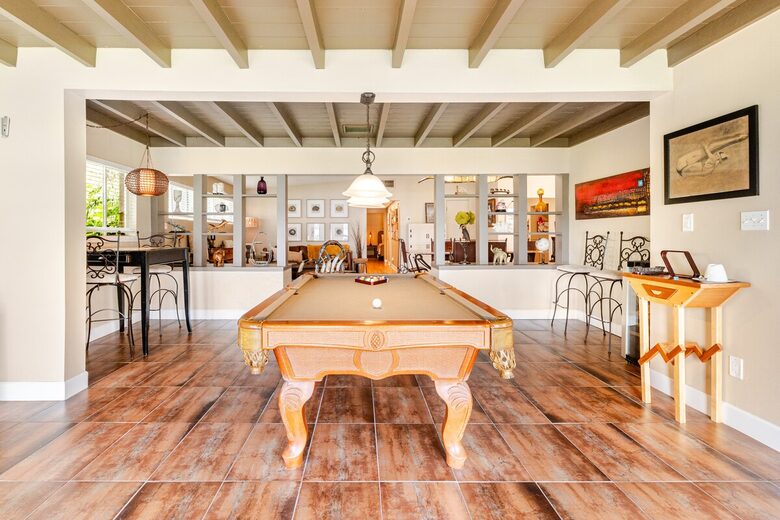 Lakefront Living with Hot Tub & Dock in the Heart of Orlando - Orlando, Florida