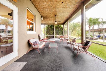 Lakefront Living with Hot Tub & Dock in the Heart of Orlando - Orlando, Florida