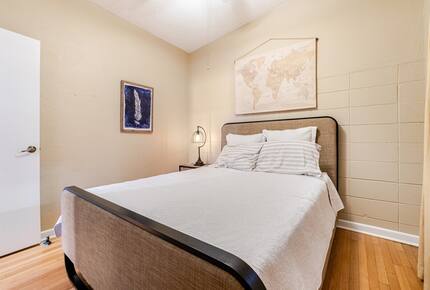 Lakefront Living with Hot Tub & Dock in the Heart of Orlando - Orlando, Florida