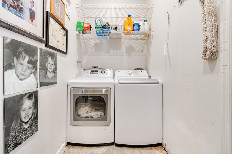 Lakefront Living with Hot Tub & Dock in the Heart of Orlando - Orlando, Florida