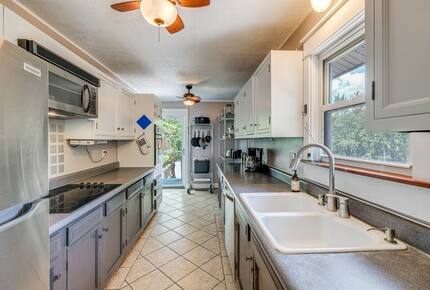 Private Wellness Retreat with Sauna, Hot Tub, and Wooded Grounds Near Blacksburg - Blacksburg, Virginia