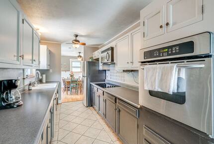 Private Wellness Retreat with Sauna, Hot Tub, and Wooded Grounds Near Blacksburg - Blacksburg, Virginia