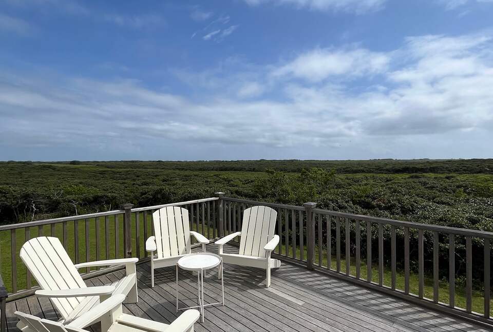 You can see the ocean from the 2nd floor!