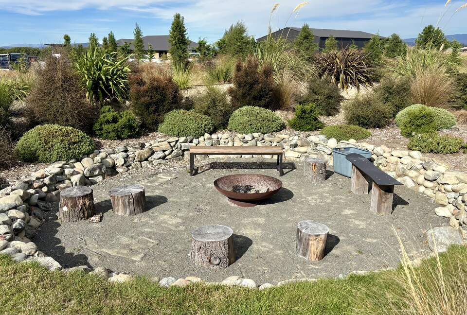 Mountain Majesty in the Heart of Twizel - Twizel, New Zealand