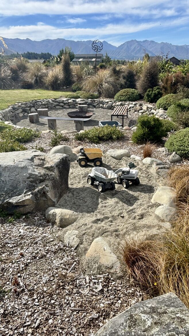 Mountain Majesty in the Heart of Twizel - Twizel, New Zealand