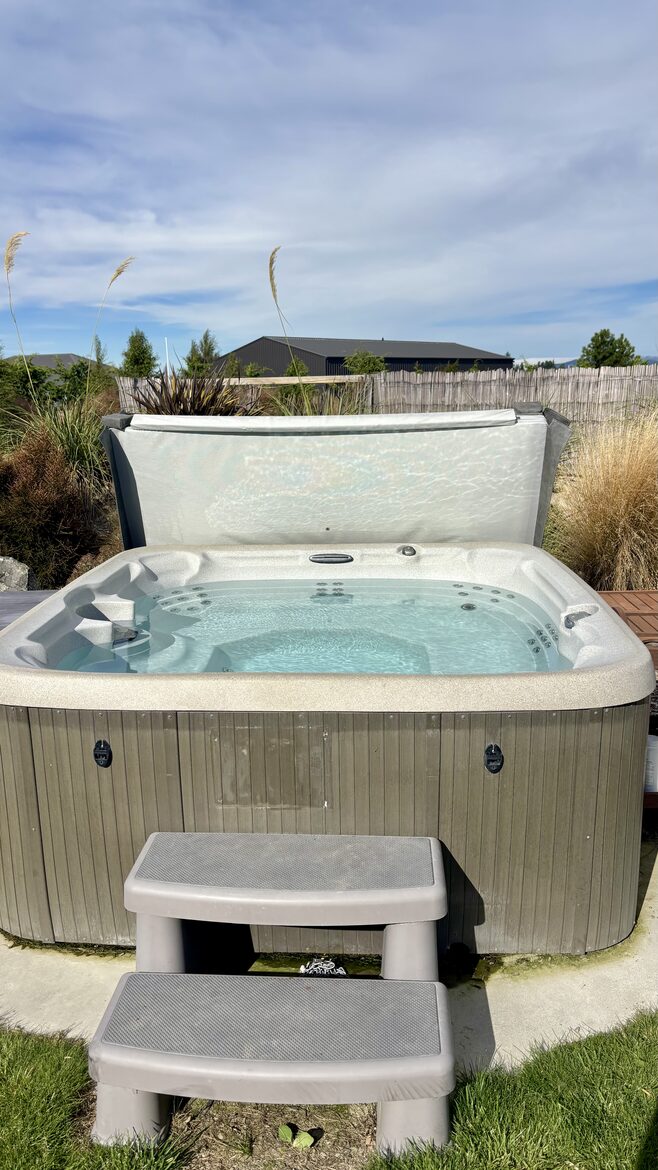 Mountain Majesty in the Heart of Twizel - Twizel, New Zealand