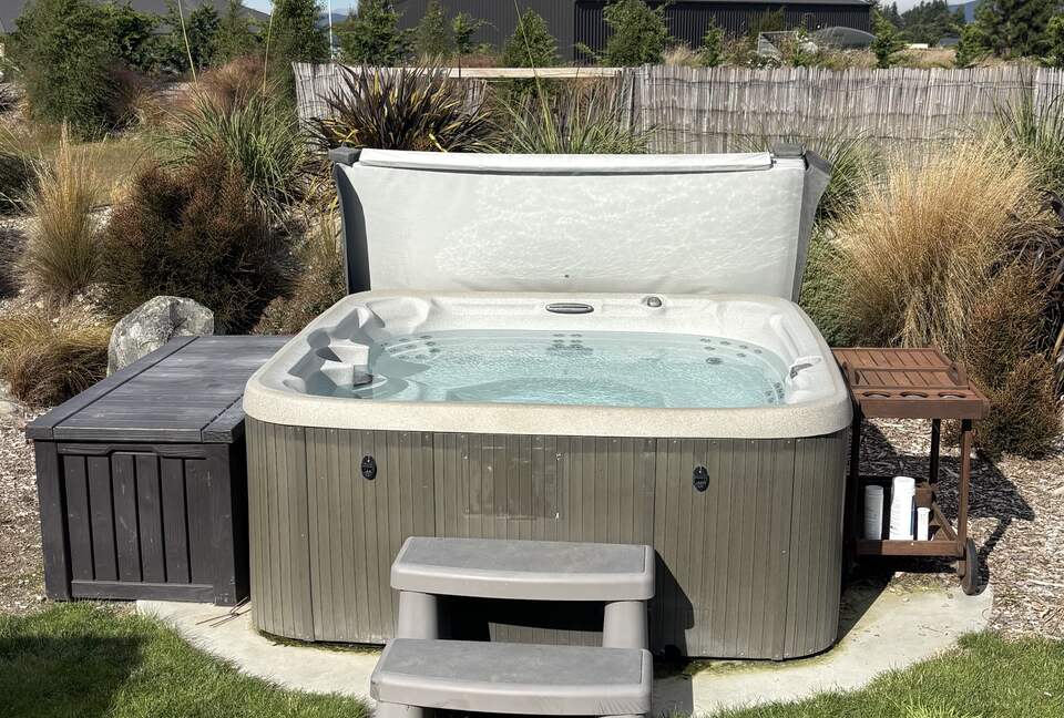 Mountain Majesty in the Heart of Twizel - Twizel, New Zealand