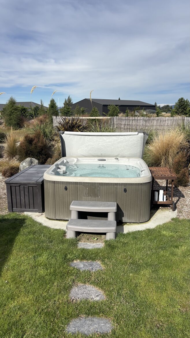 Mountain Majesty in the Heart of Twizel - Twizel, New Zealand