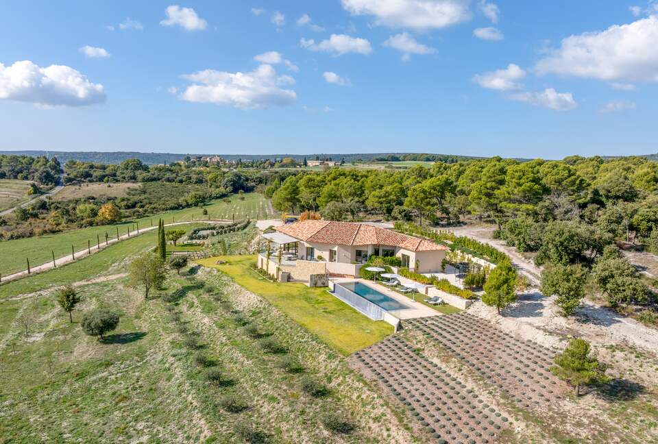 Luberon Modernist Villa - Murs, France