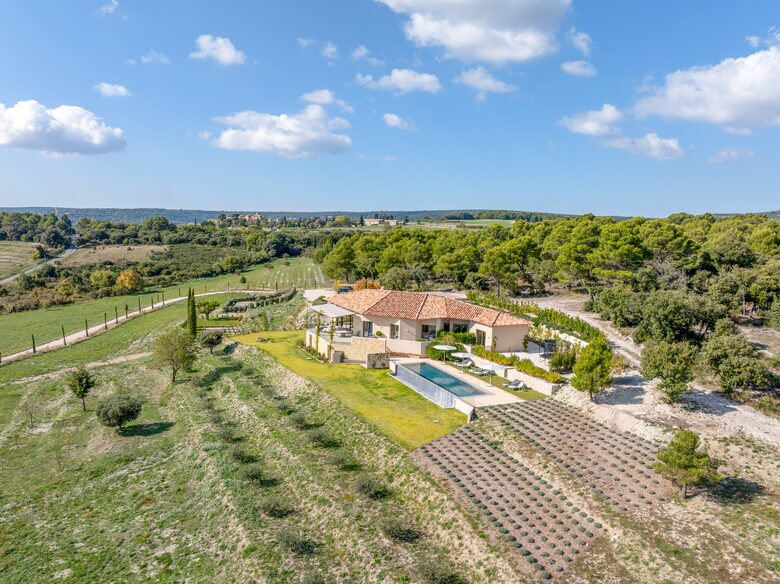 Luberon Modernist Villa - Murs, France