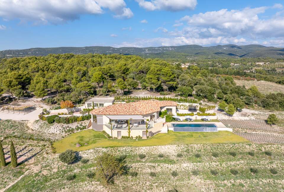 Luberon Modernist Villa - Murs, France
