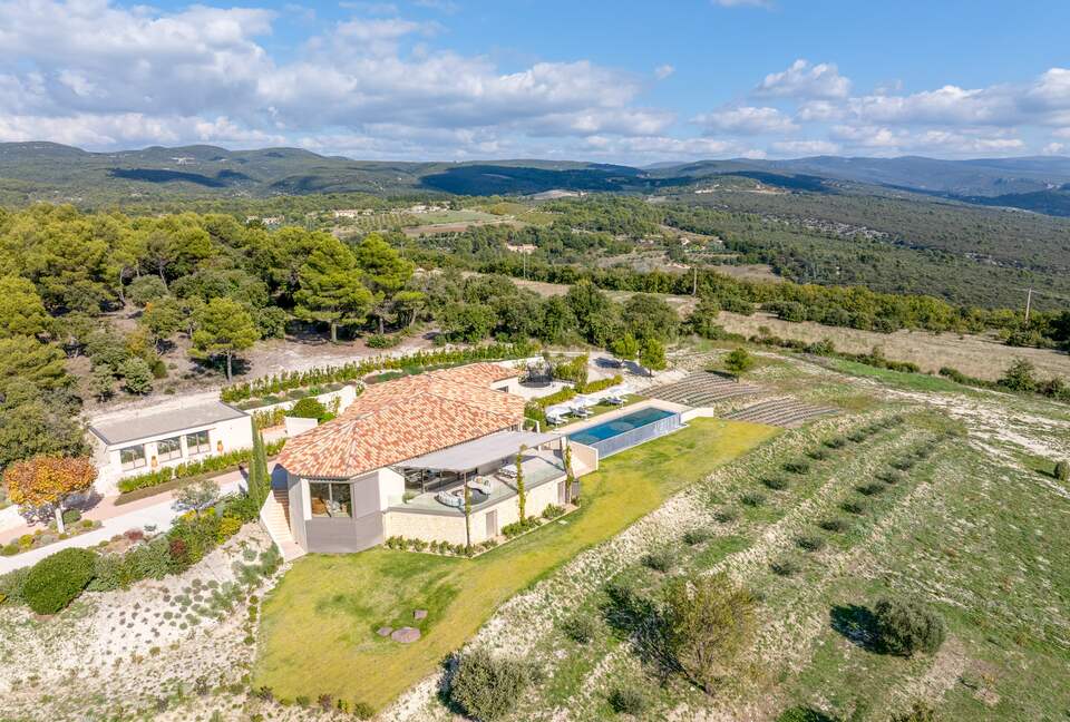 Luberon Modernist Villa - Murs, France