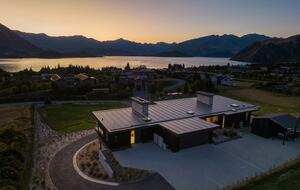 Breathtaking Lake Wanaka and Southern Alps Panorama Above Town - Wānaka, New Zealand