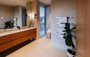 Breathtaking Lake Wanaka and Southern Alps Panorama Above Town - Wānaka, New Zealand