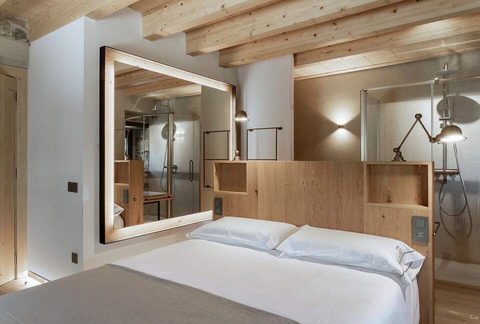 Timeless Pyrenean Estate - Alpens Barcelona, Spain