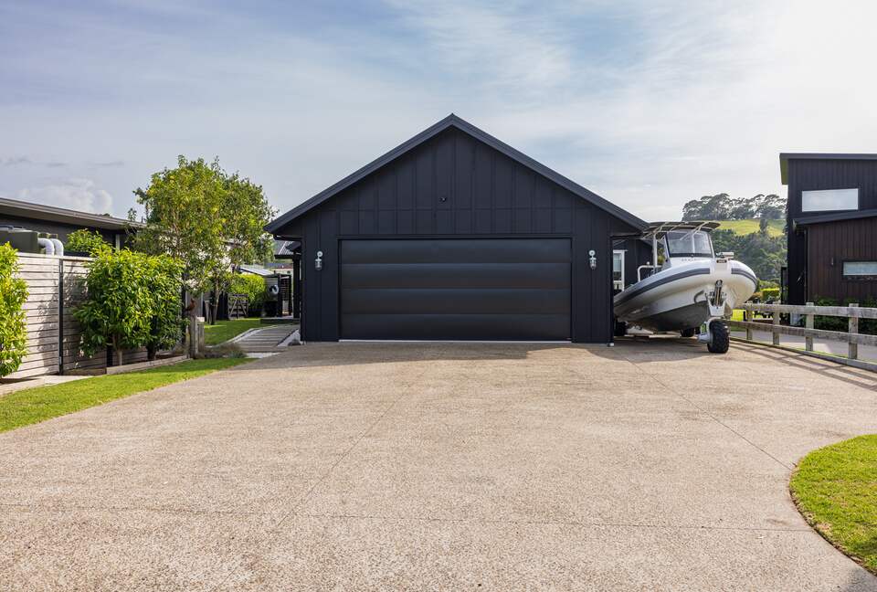 Relaxed Waterfront Location, Cooks Beach, Coromandel - Whitianga, New Zealand