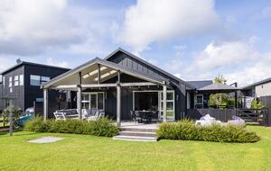 Relaxed Waterfront Location, Cooks Beach, Coromandel - Whitianga, New Zealand