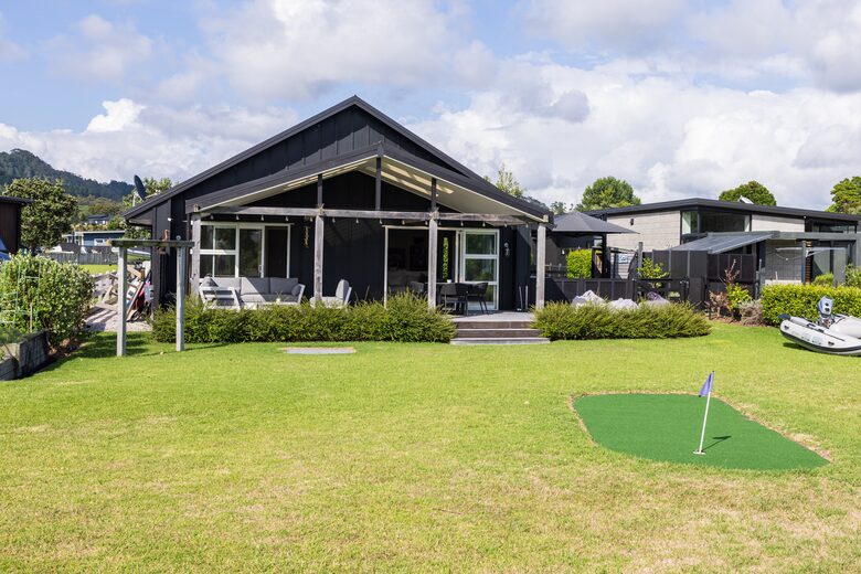 Relaxed Waterfront Location, Cooks Beach, Coromandel - Whitianga, New Zealand