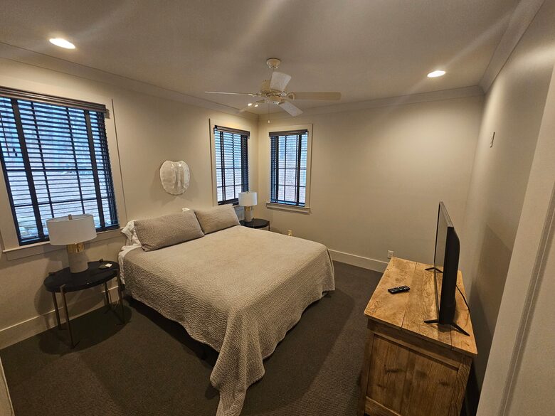 Peaceful Lake Martin Retreat with Floating Dock - Alexander City, Alabama