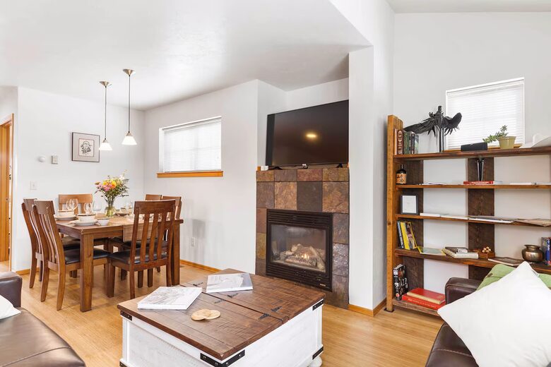 Comfortable Midtown Bozeman Townhome Near Downtown - Bozeman, Montana
