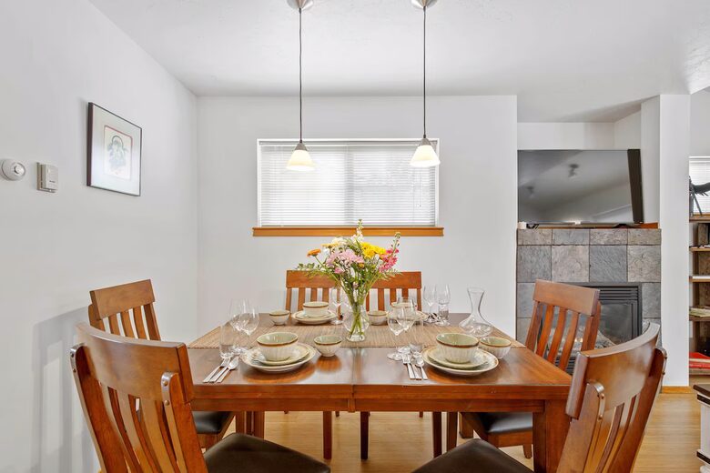 Comfortable Midtown Bozeman Townhome Near Downtown - Bozeman, Montana