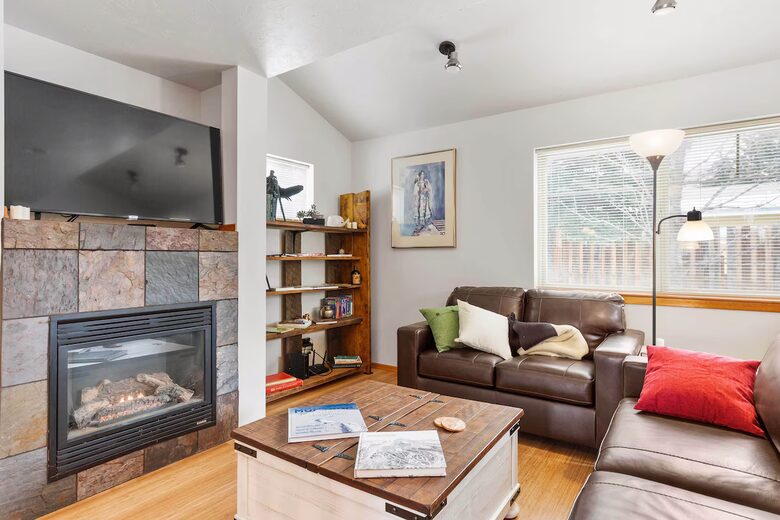 Comfortable Midtown Bozeman Townhome Near Downtown - Bozeman, Montana