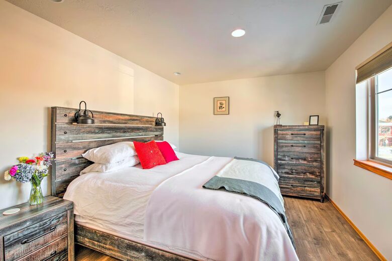 Comfortable Midtown Bozeman Townhome Near Downtown - Bozeman, Montana