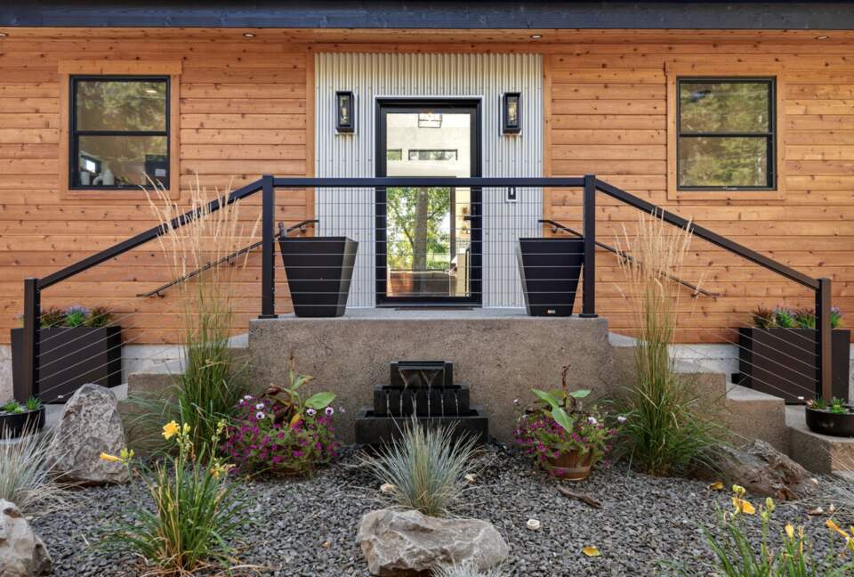 Contemporary Lake Coeur d’Alene Escape - Coeur D’Alene, Idaho