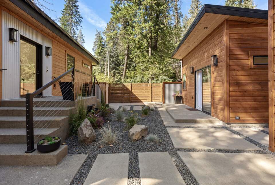 Contemporary Lake Coeur d’Alene Escape - Coeur D’Alene, Idaho