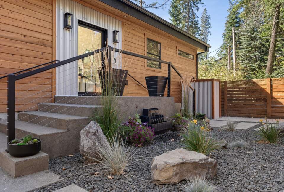 Contemporary Lake Coeur d’Alene Escape - Coeur D’Alene, Idaho