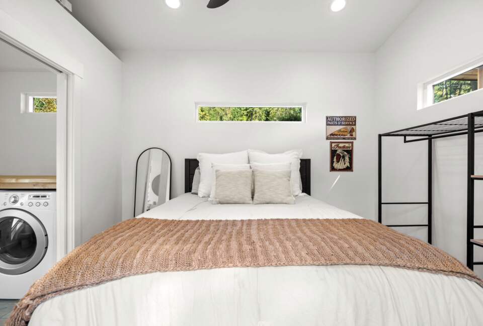 Contemporary Lake Coeur d’Alene Escape - Coeur D’Alene, Idaho